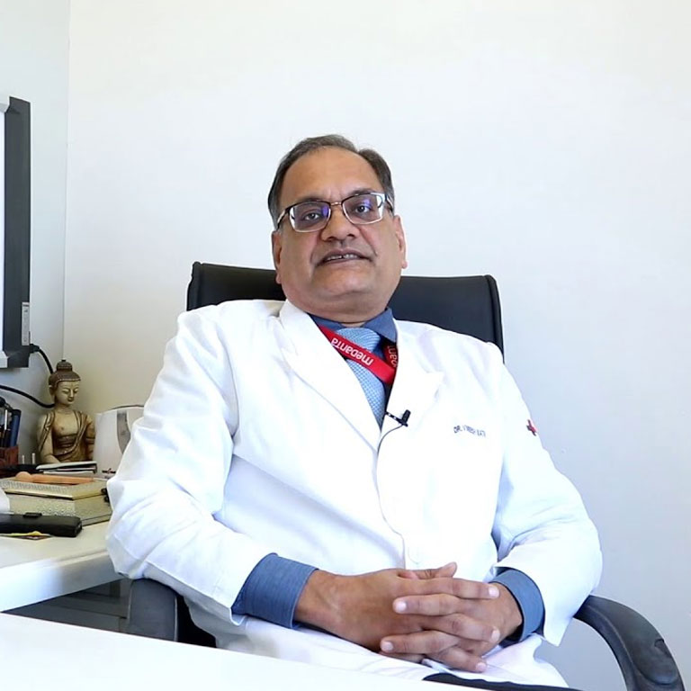 Dr. Vineesh Mathur - Orthopaedic Spine Surgeon - Safartibbi